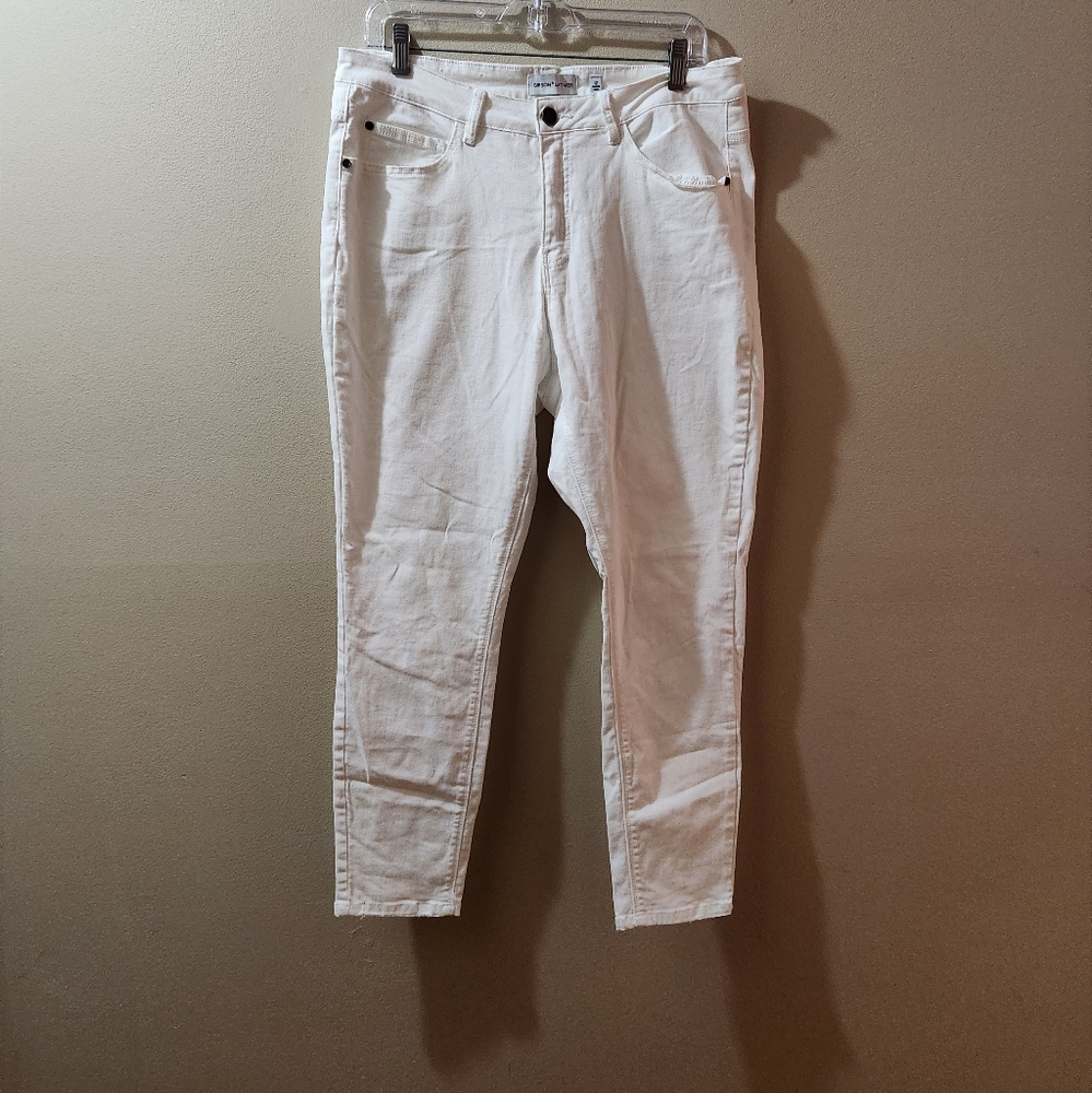 Gibson*Latimern, size 12, white denim, stretchable, straight legs